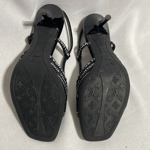 Louis Vuitton - Picture 7 of 9